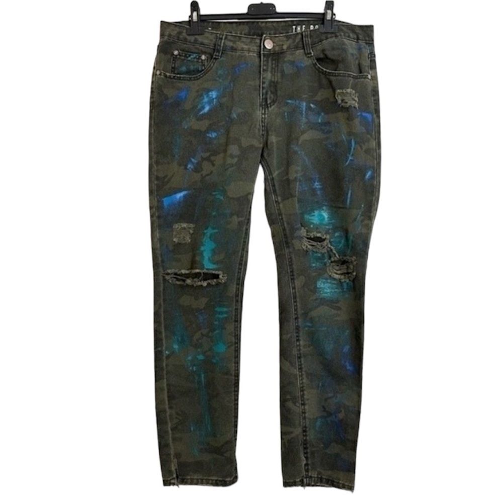 91 COTTON ON THE BOYFRIEND DISTRESSED CAMO PAINT SPLATTER JEANS 8